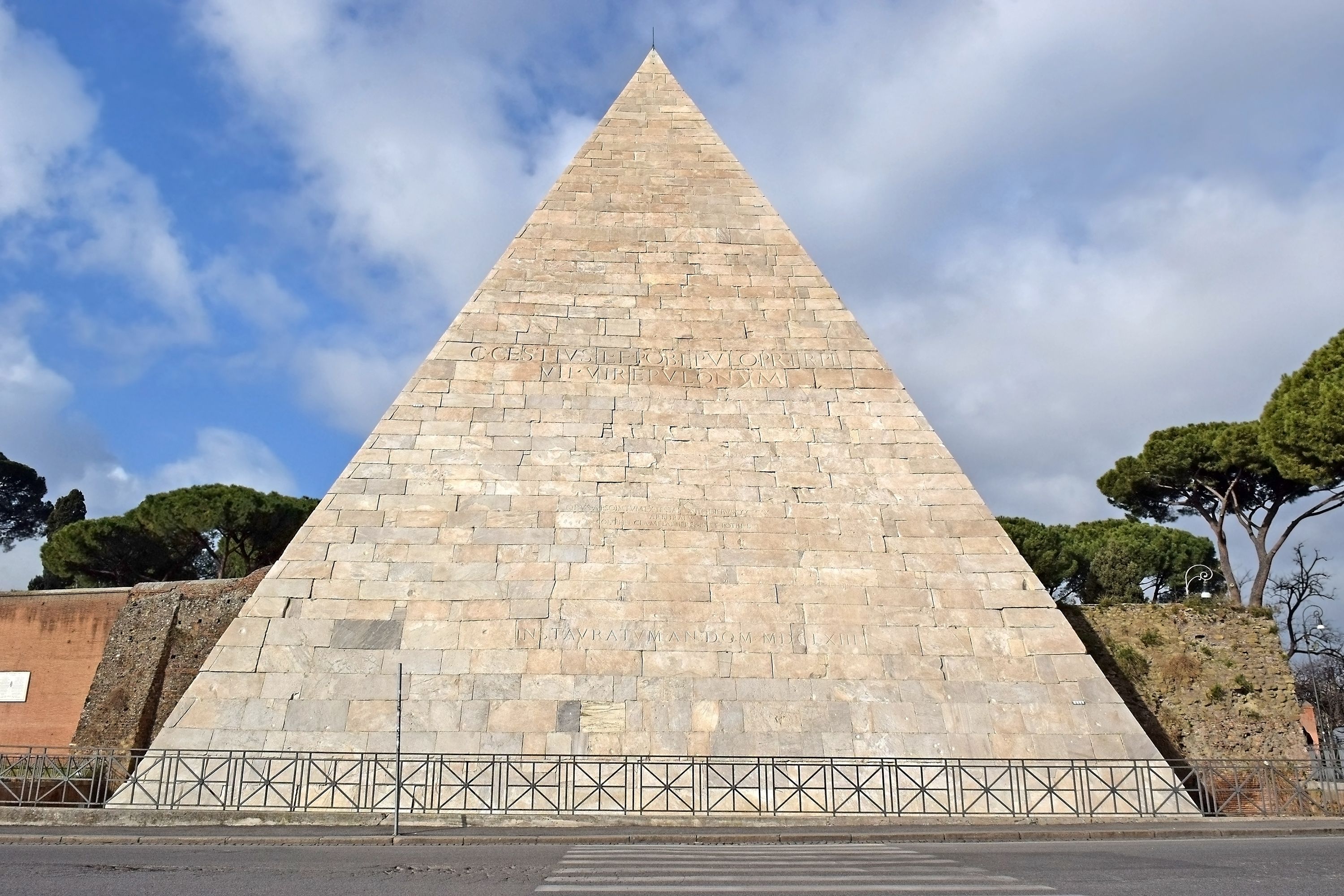 pyramid-of-gaius-cestius